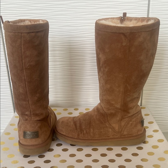 UGG Tan Winter Boots - Picture 9 of 9
